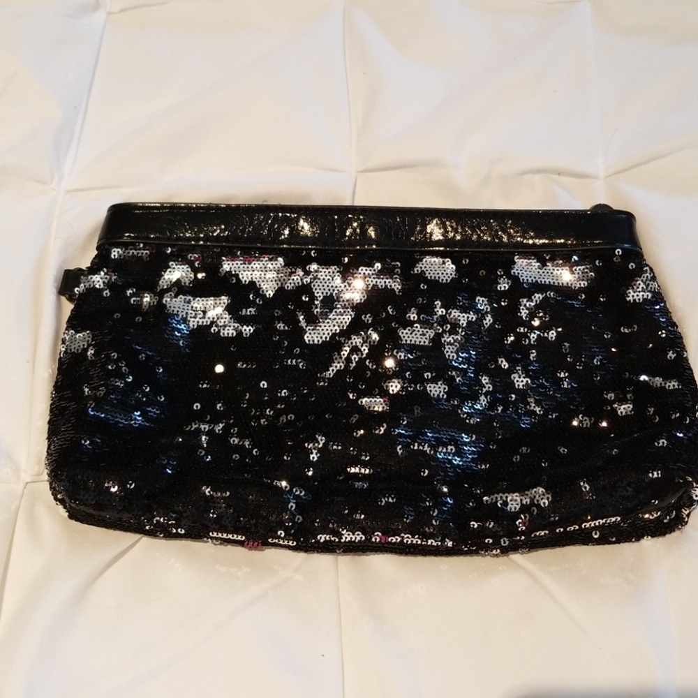 Sequin clutch